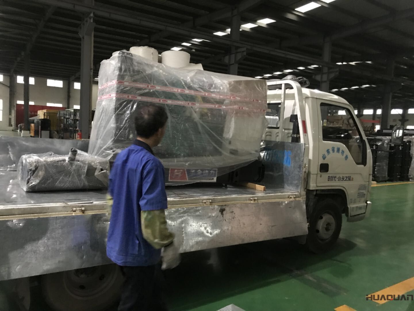 一臺30kw標配型柴油發(fā)電機組于7月28號發(fā)往貴州