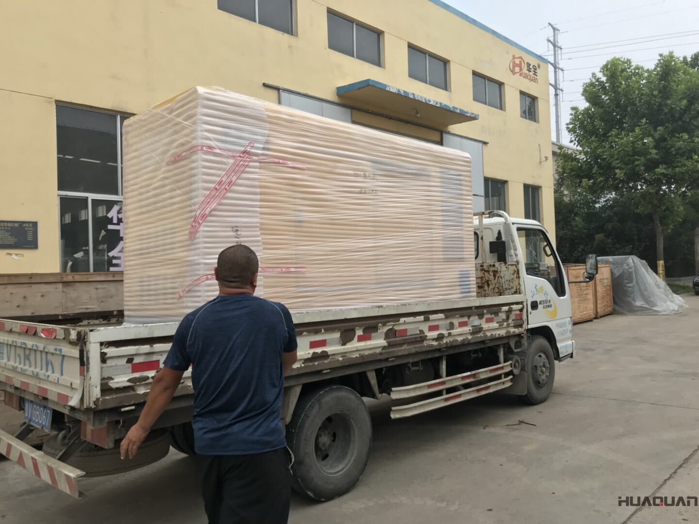 一臺75kw靜音箱型柴油發電機組于9月7日發往遼寧