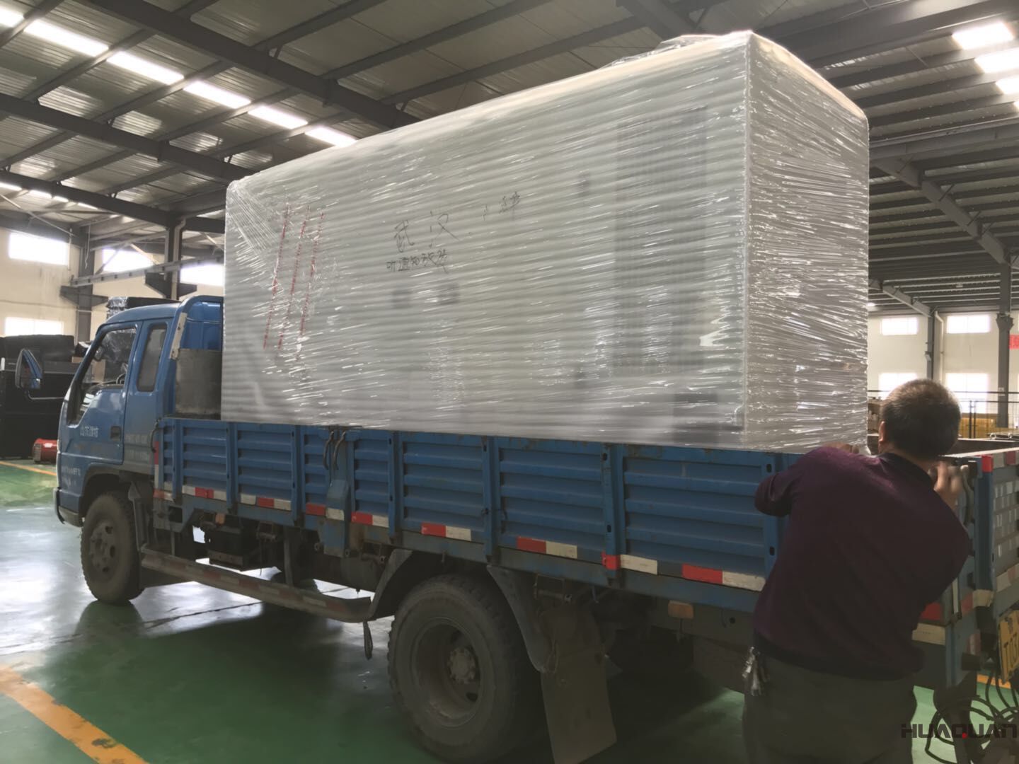 一臺120kw靜音箱型柴油發電機組于9月8日發往山東	