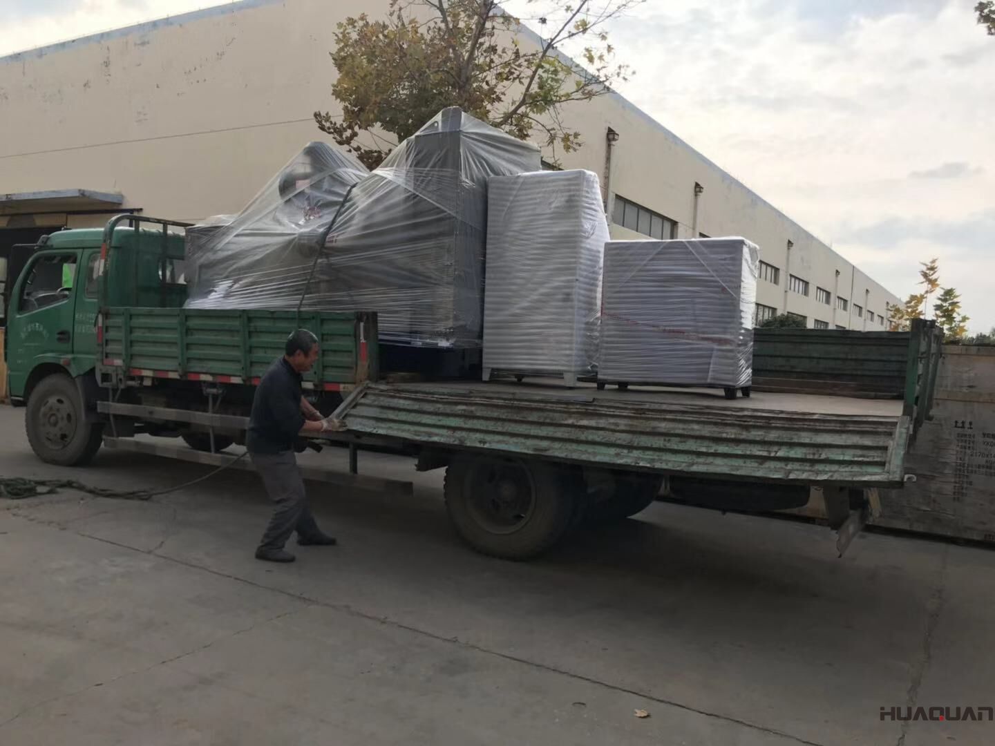 一臺200kw自動化柴油發電機組于10月22日從華全動力順利發往山東煙臺