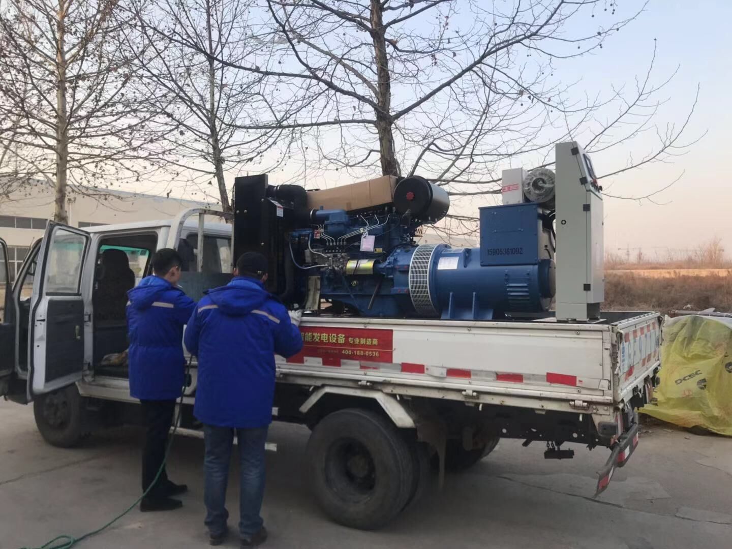 華全動(dòng)力一臺(tái)300kw標(biāo)配柴油發(fā)電機(jī)組于12月13日順利發(fā)往湖北省