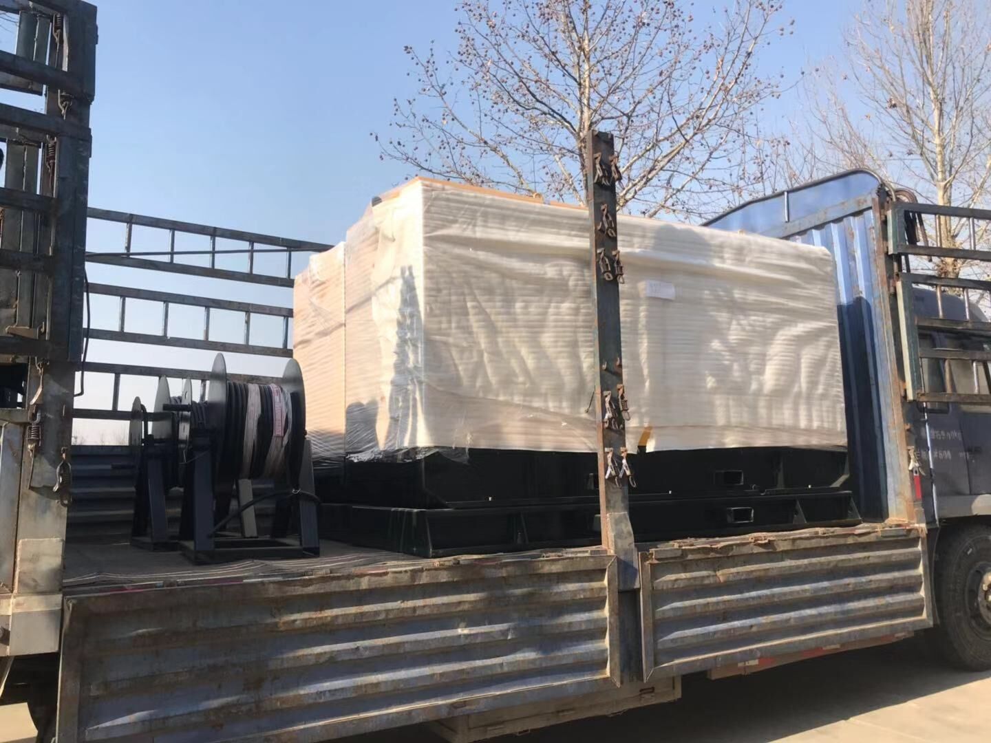 華全動(dòng)力一臺(tái)30kw靜音箱柴油發(fā)電機(jī)組于12月22日順利發(fā)往山東省