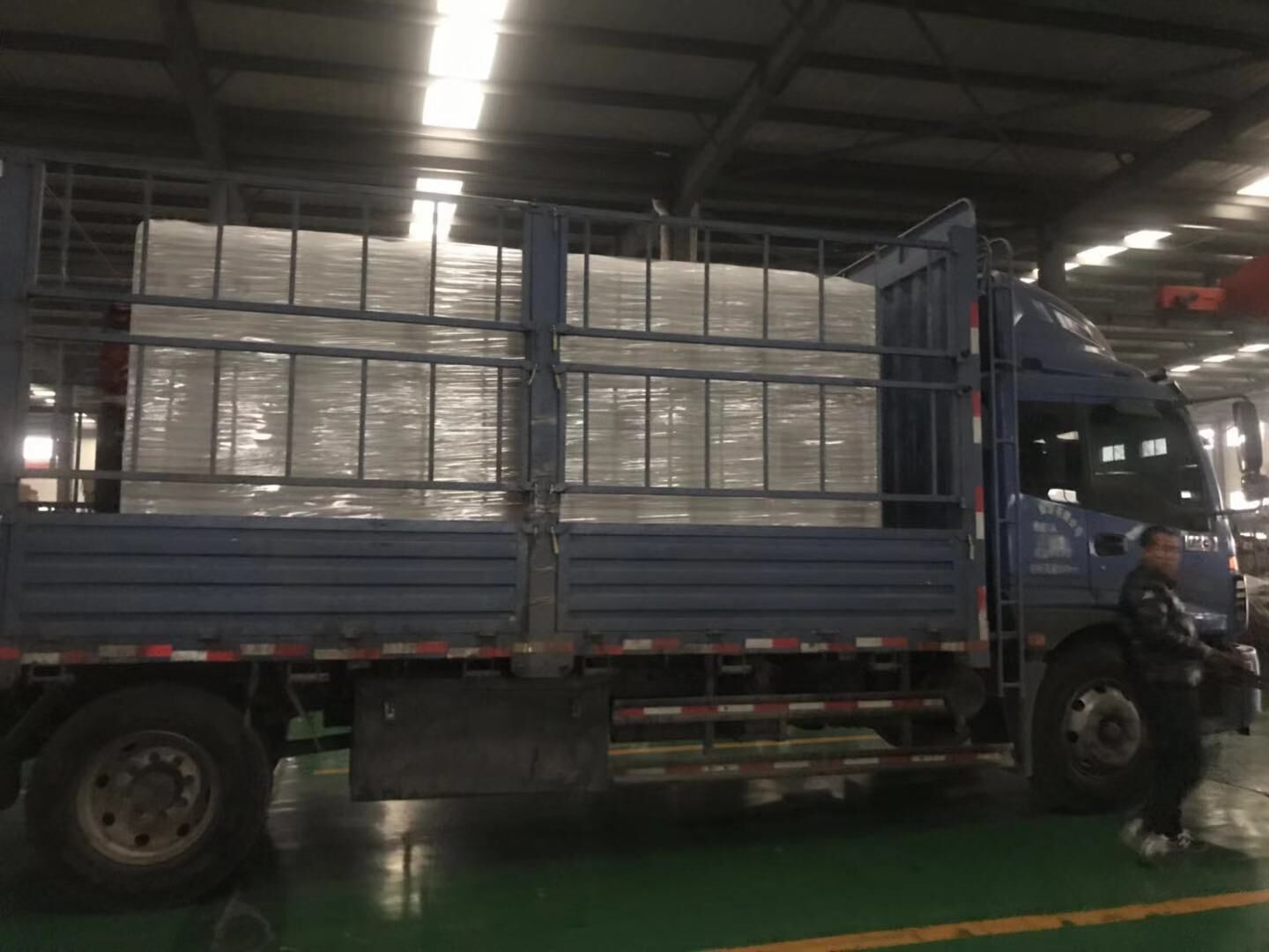 華全動力一臺300kw靜音箱柴油發(fā)電機組于1月4日順利發(fā)往海南省