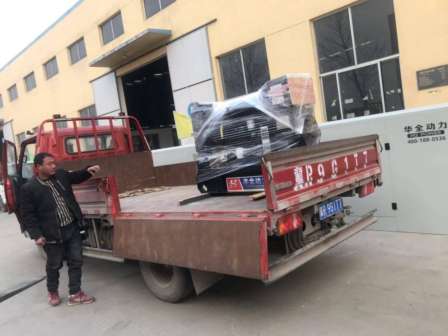 藍先生從華全動力采購的一臺10kw標(biāo)配柴油發(fā)電機組于1月8日成功發(fā)往廣東省